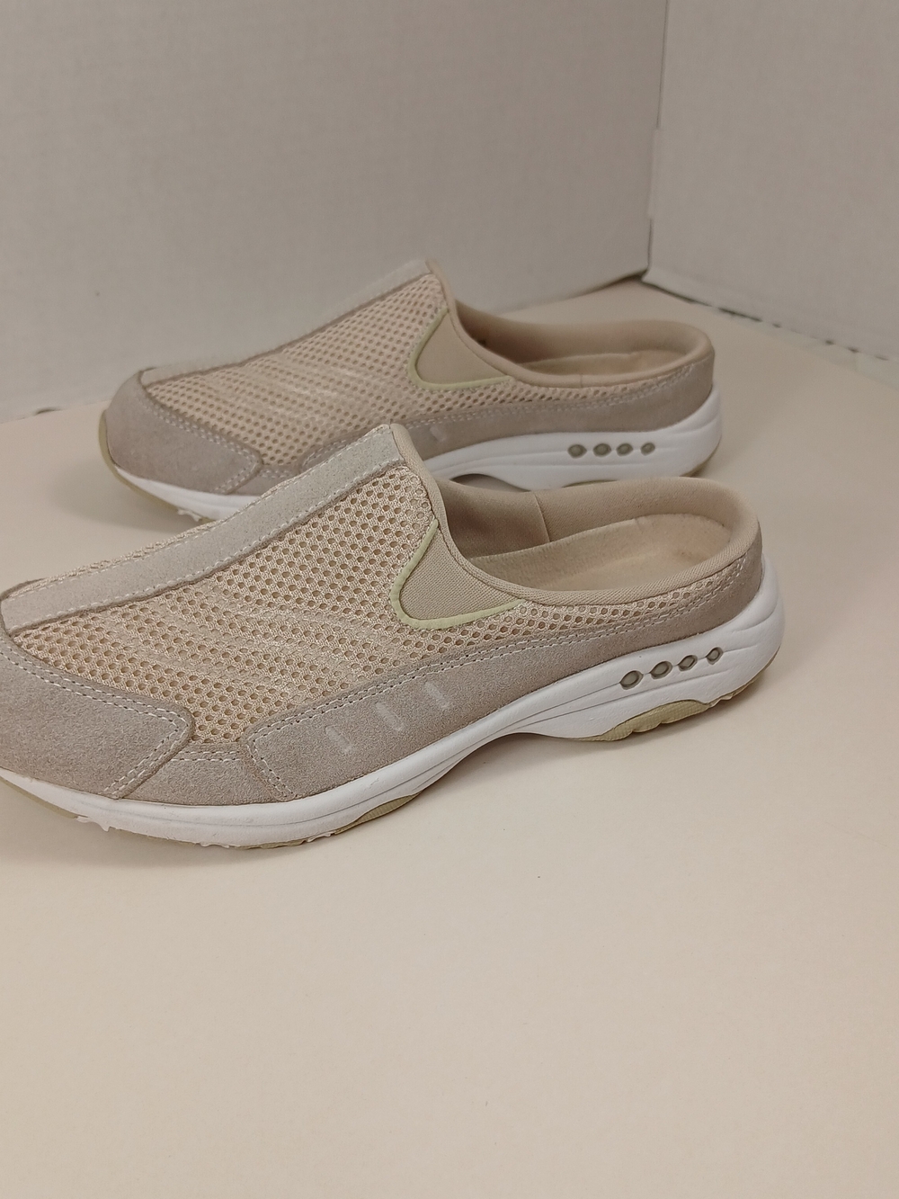 Easy Spirit Women's 8W Beige Slip-On Mules Walking Comfort Shoes - Picture 2 of 7